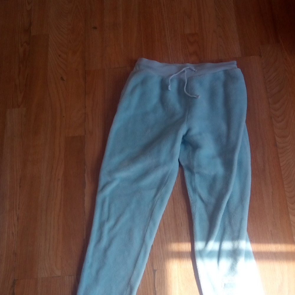 I'm selling these beautiful light blue 💙 sweats